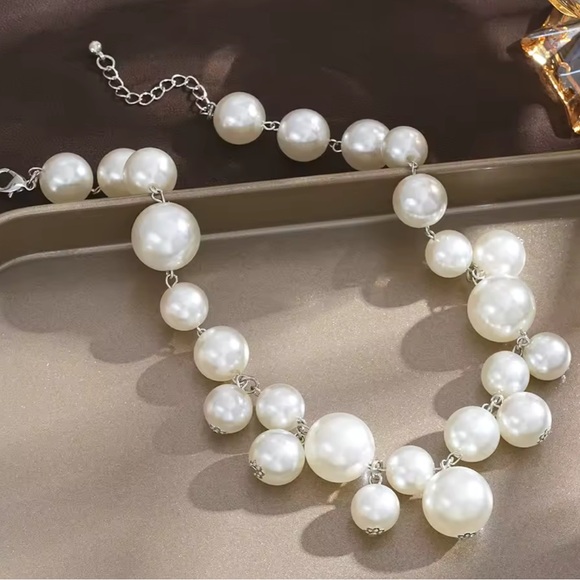 White Pearl shimmer color silver statement adjustable Necklace - Picture 10 of 10